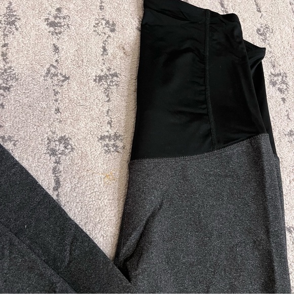 Ingrid & Isabel Maternity leggings Size Small Grey - Picture 2 of 5